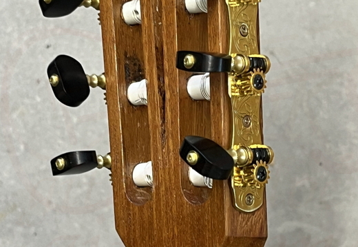 600